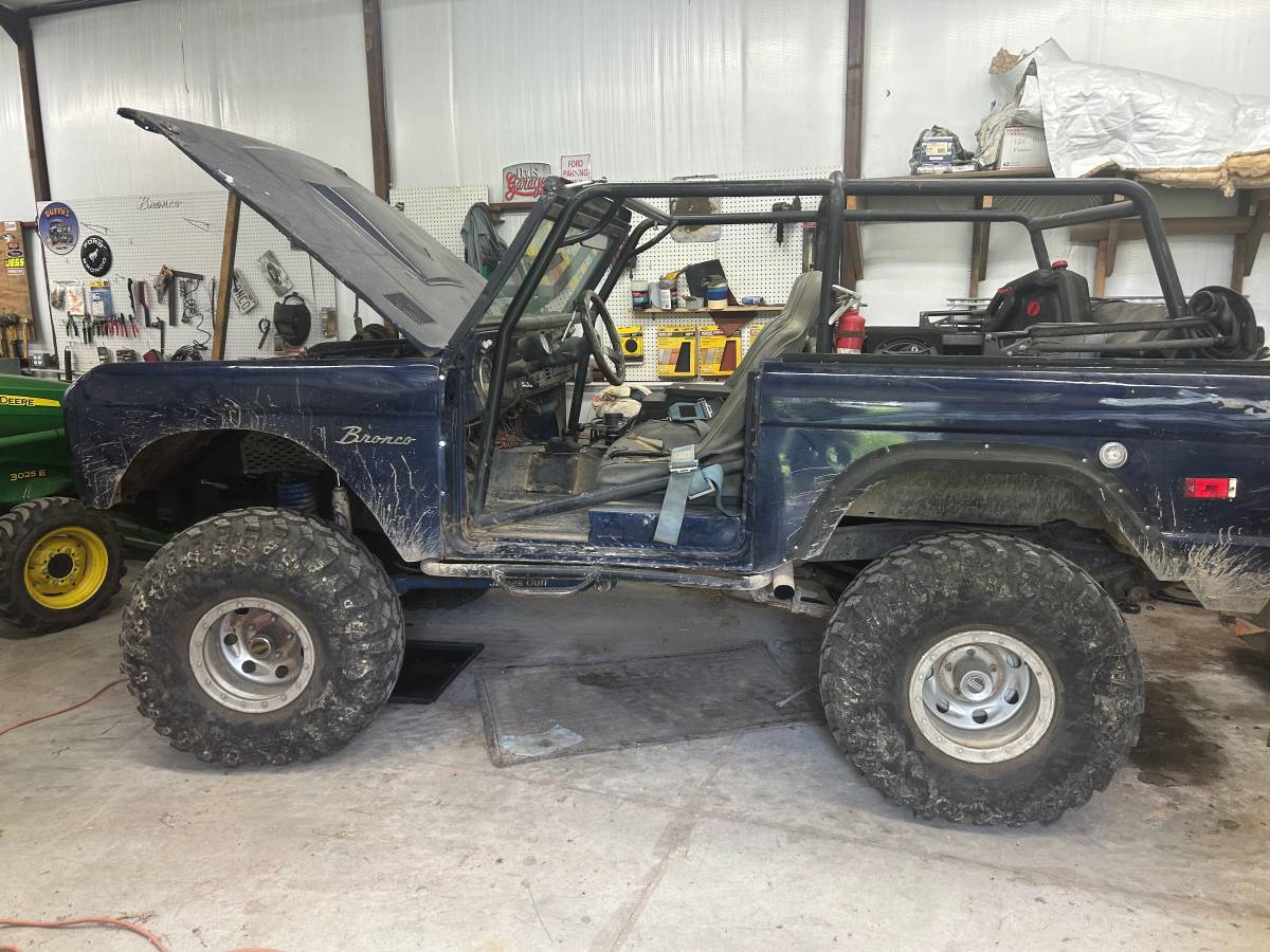 Ford-bronco-1974-blue-3