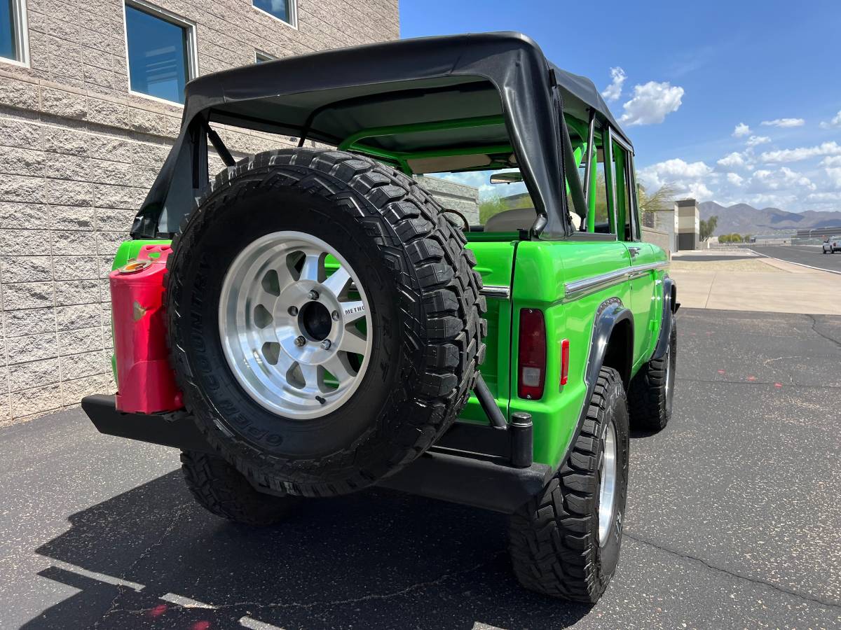 Ford-bronco-1977-green-11