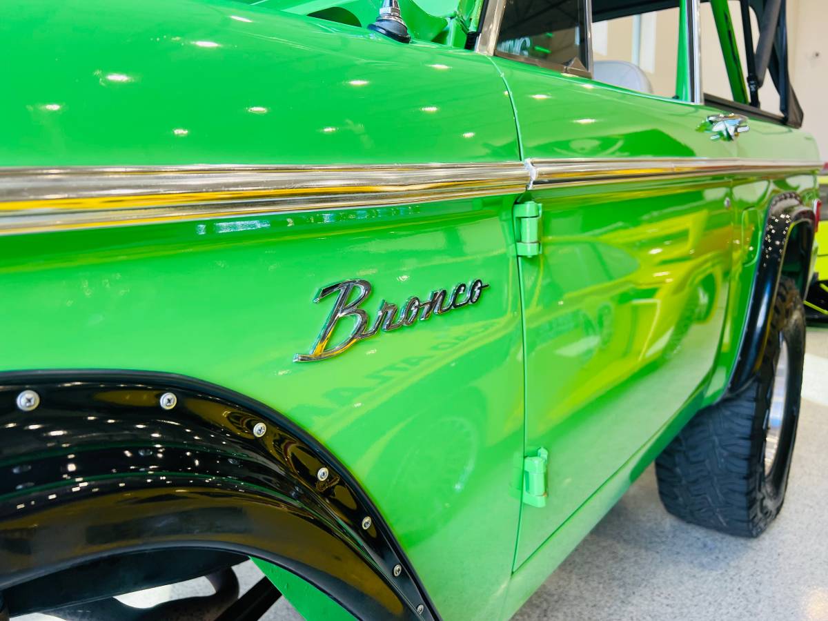 Ford-bronco-1977-green-12