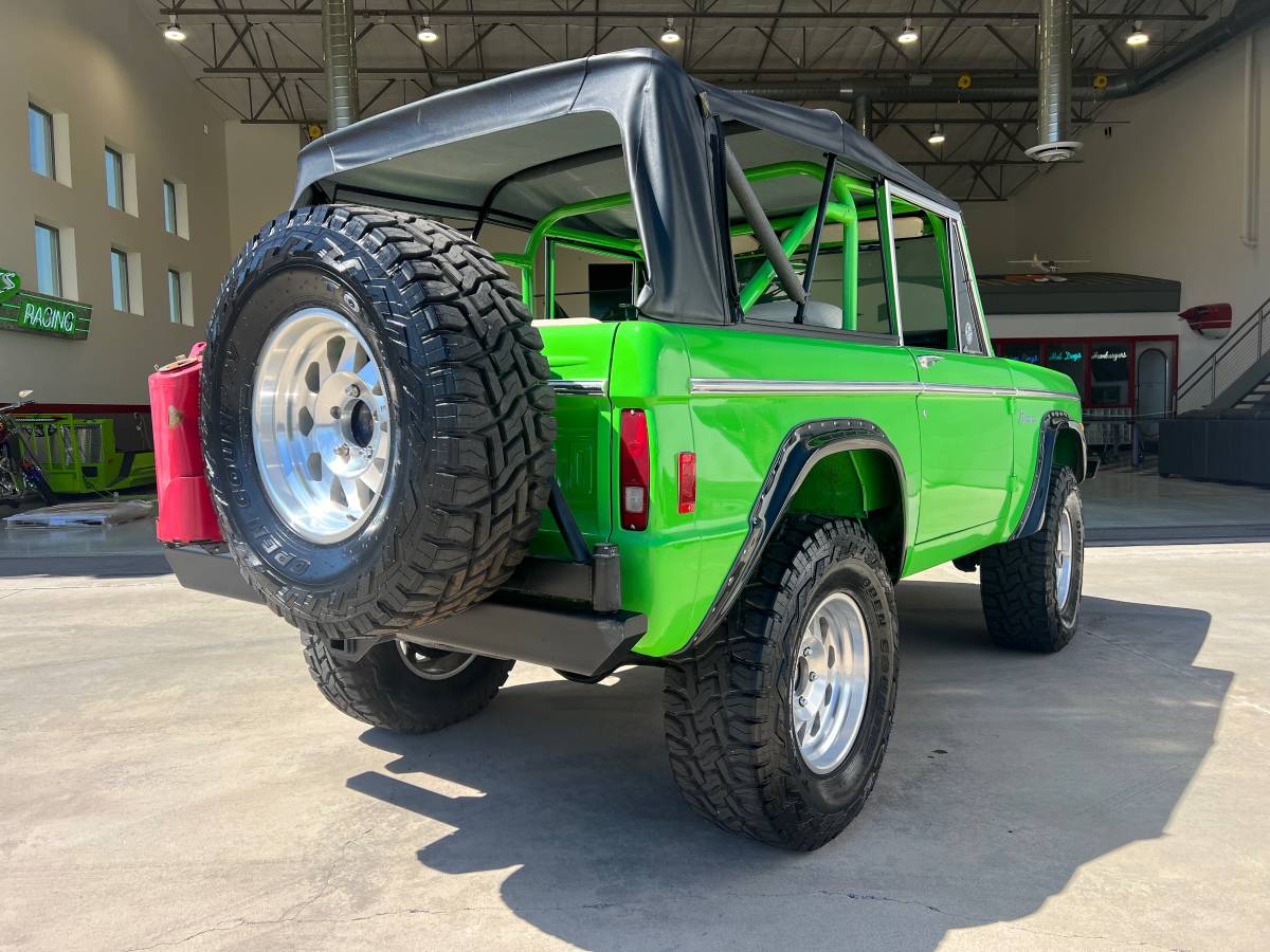 Ford-bronco-1977-green-13