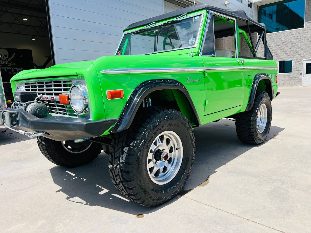 Ford-bronco-1977-green-14