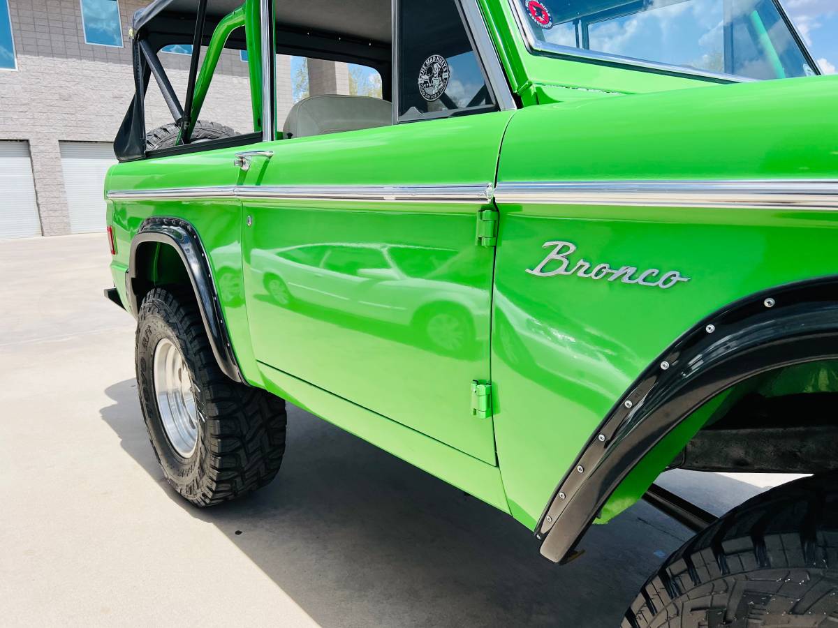 Ford-bronco-1977-green-15