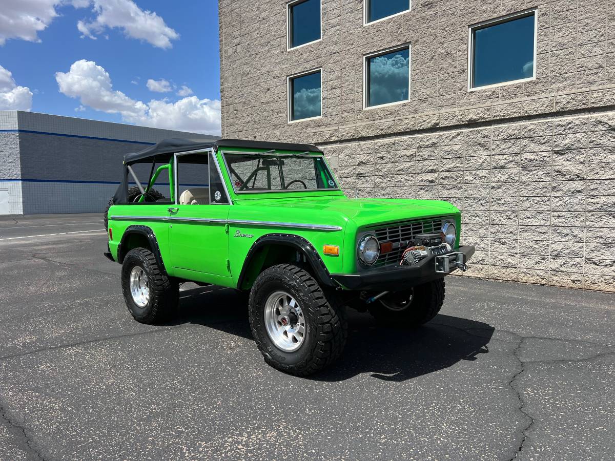 Ford-bronco-1977-green-2