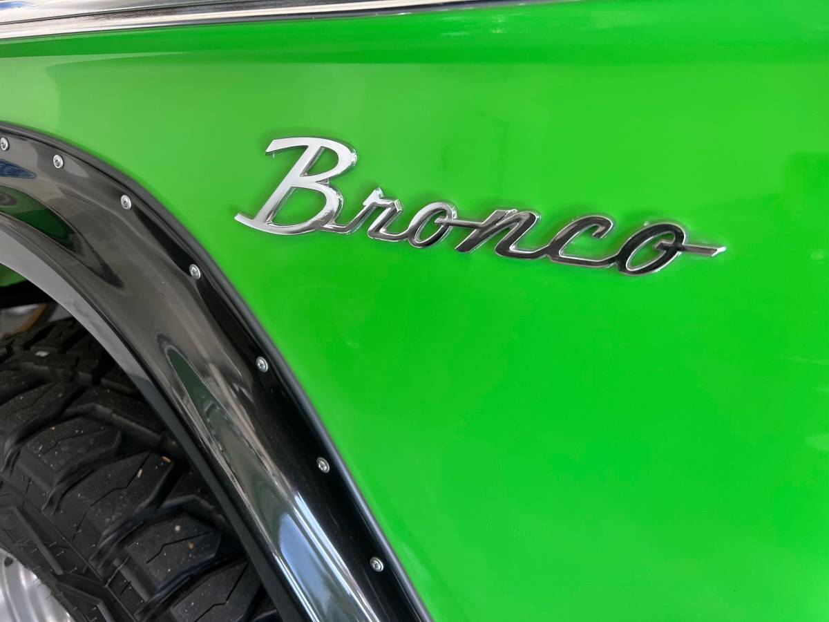 Ford-bronco-1977-green-4