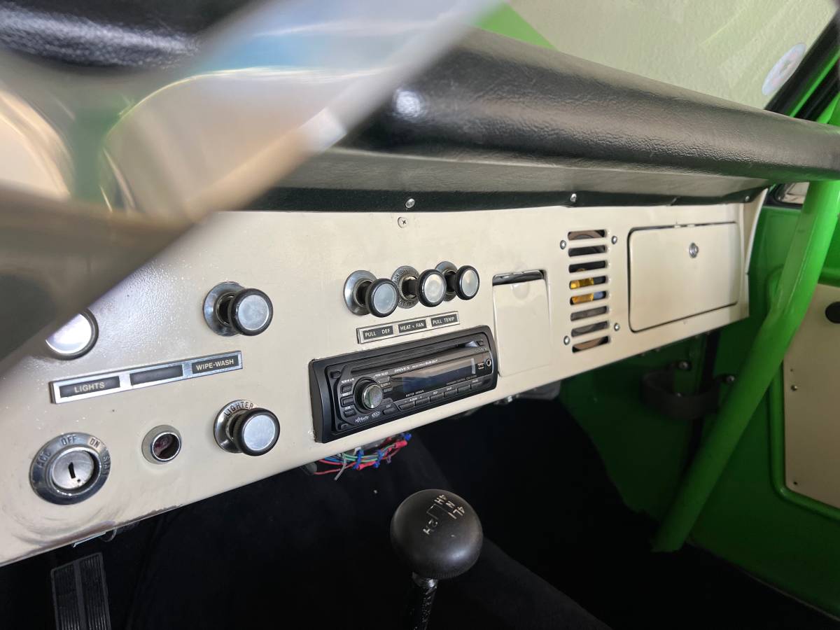 Ford-bronco-1977-green-8