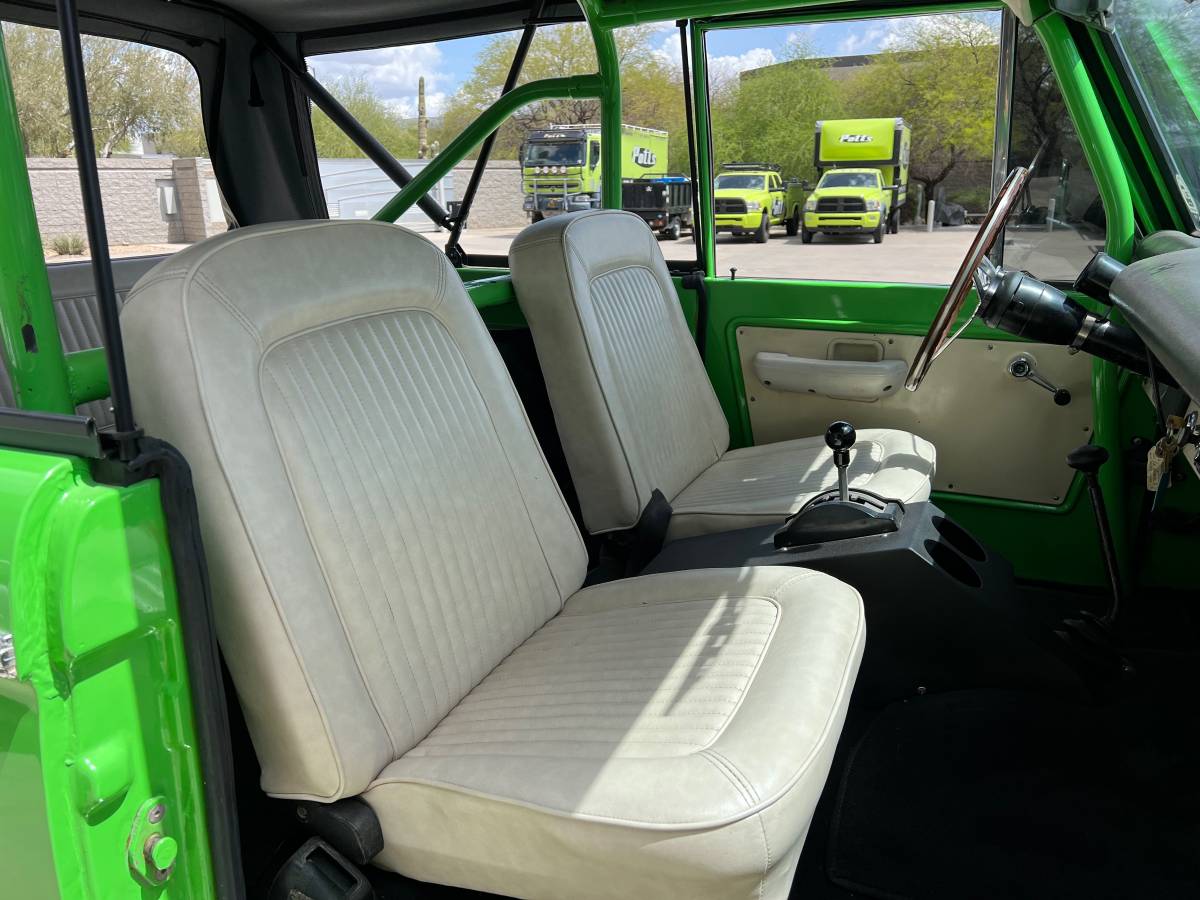 Ford-bronco-1977-green