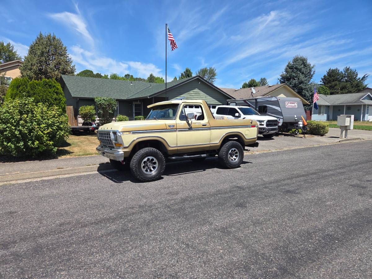 Ford-bronco-1979-brown