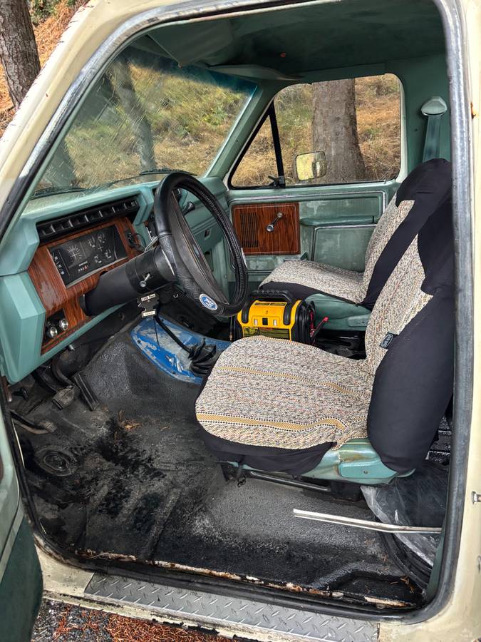 Ford-bronco-1981-3