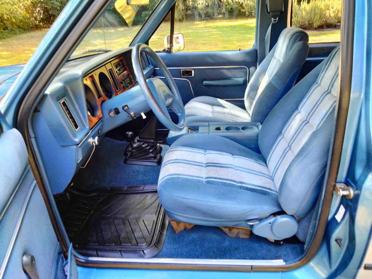 Ford-bronco-1988-blue-15