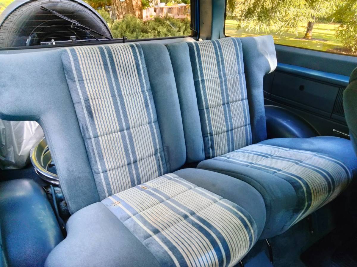 Ford-bronco-1988-blue-16