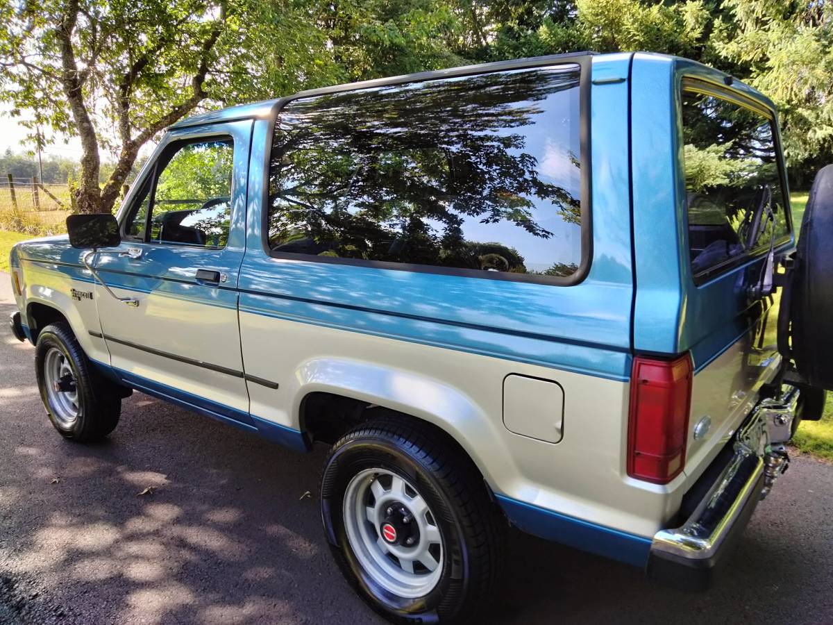 Ford-bronco-1988-blue-2