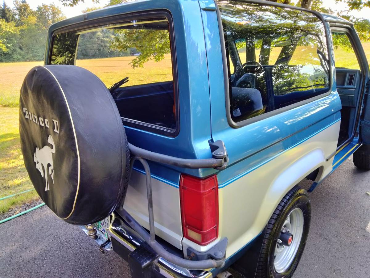 Ford-bronco-1988-blue