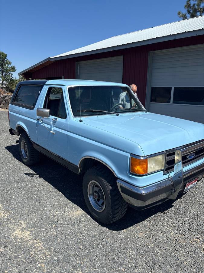 Ford-bronco-1989-blue