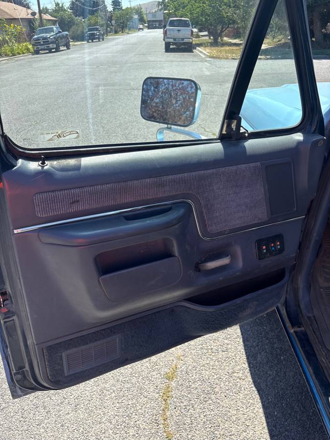 Ford-bronco-1989-blue-13