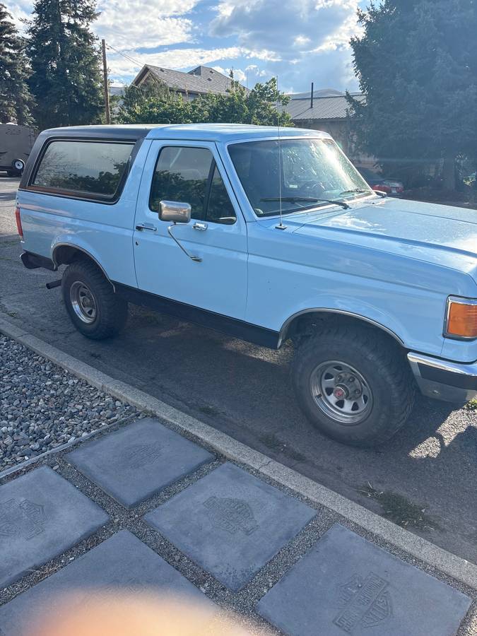 Ford-bronco-1989-blue-8