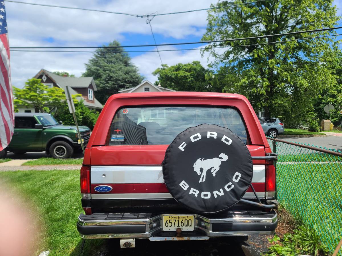 Ford-bronco-1989-red-2