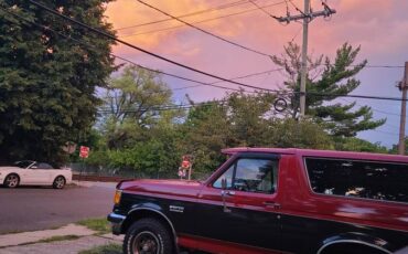 Ford-bronco-1989-red