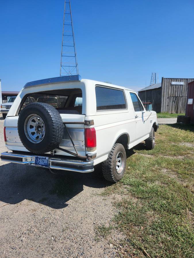 Ford-bronco-1989-white-2