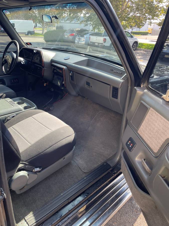 Ford-bronco-1990-4