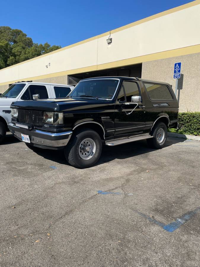 Ford-bronco-1990