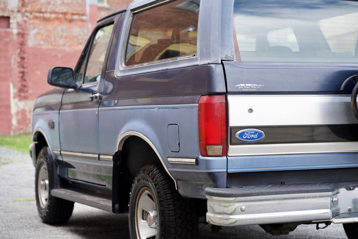 Ford-bronco-1992-blue-10