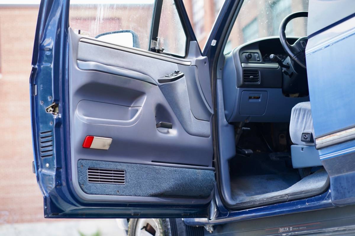 Ford-bronco-1992-blue-15