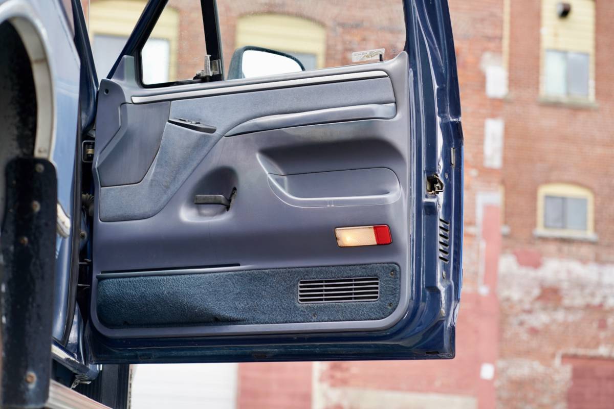 Ford-bronco-1992-blue-17