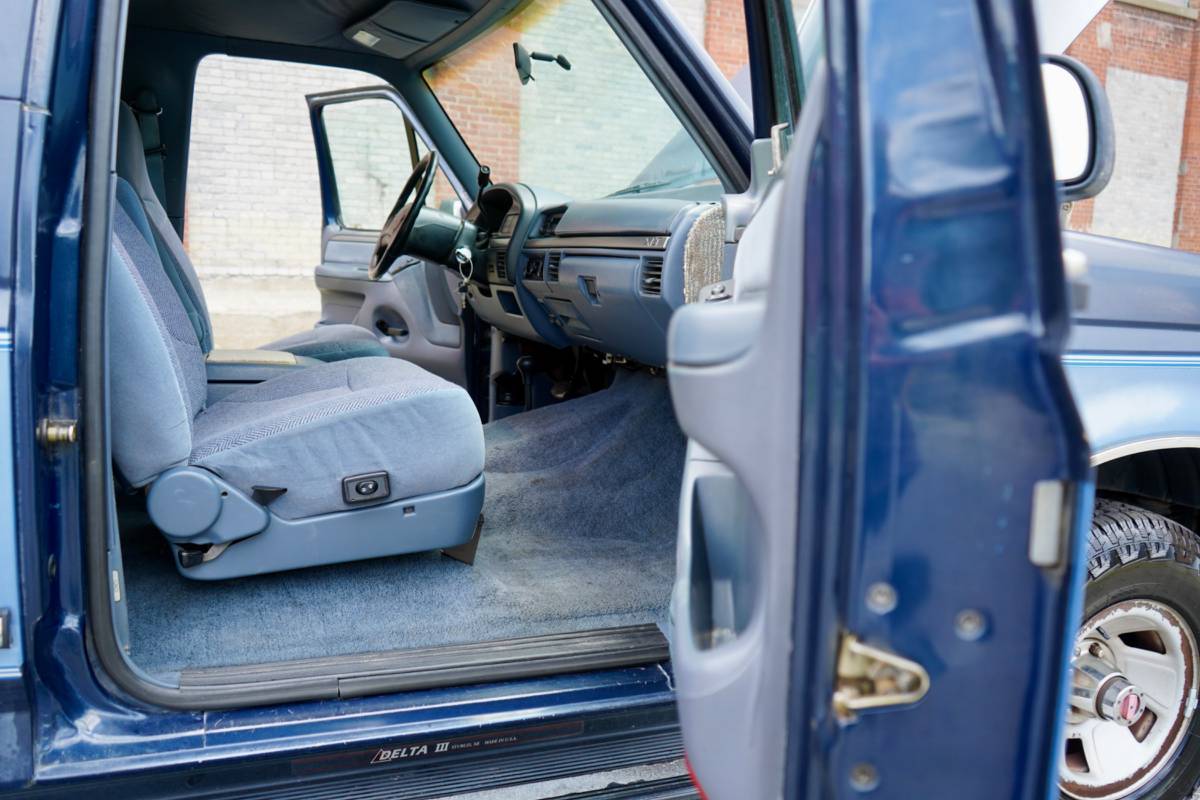Ford-bronco-1992-blue-18