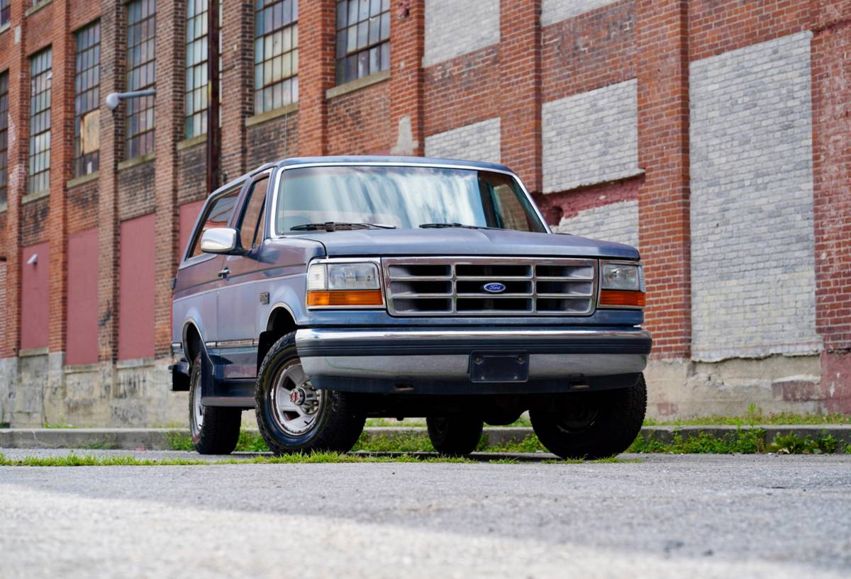 Ford-bronco-1992-blue