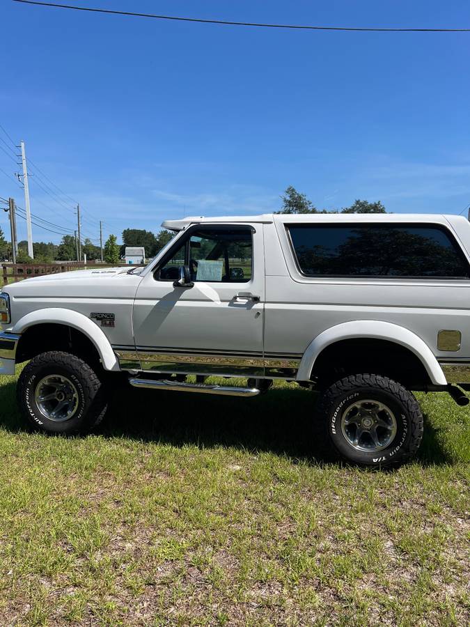 Ford-bronco-1992-white-2
