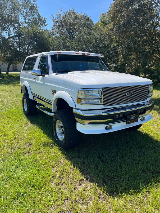 Ford-bronco-1992-white