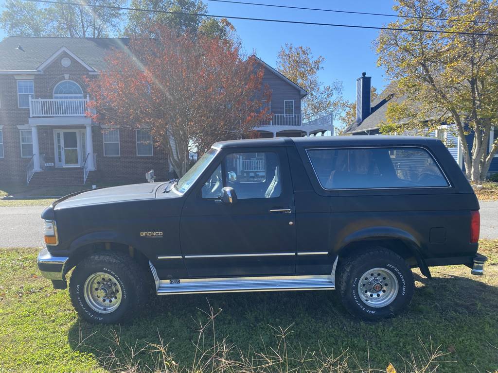 Ford-bronco-1993-black-1