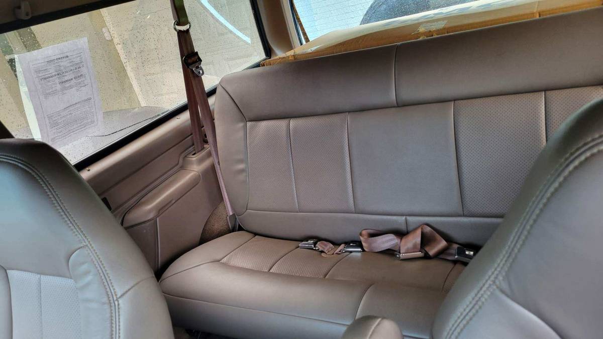 Ford-bronco-1994-white-5