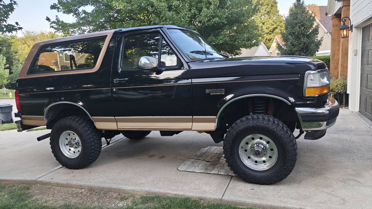 Ford-bronco-1995-black-2