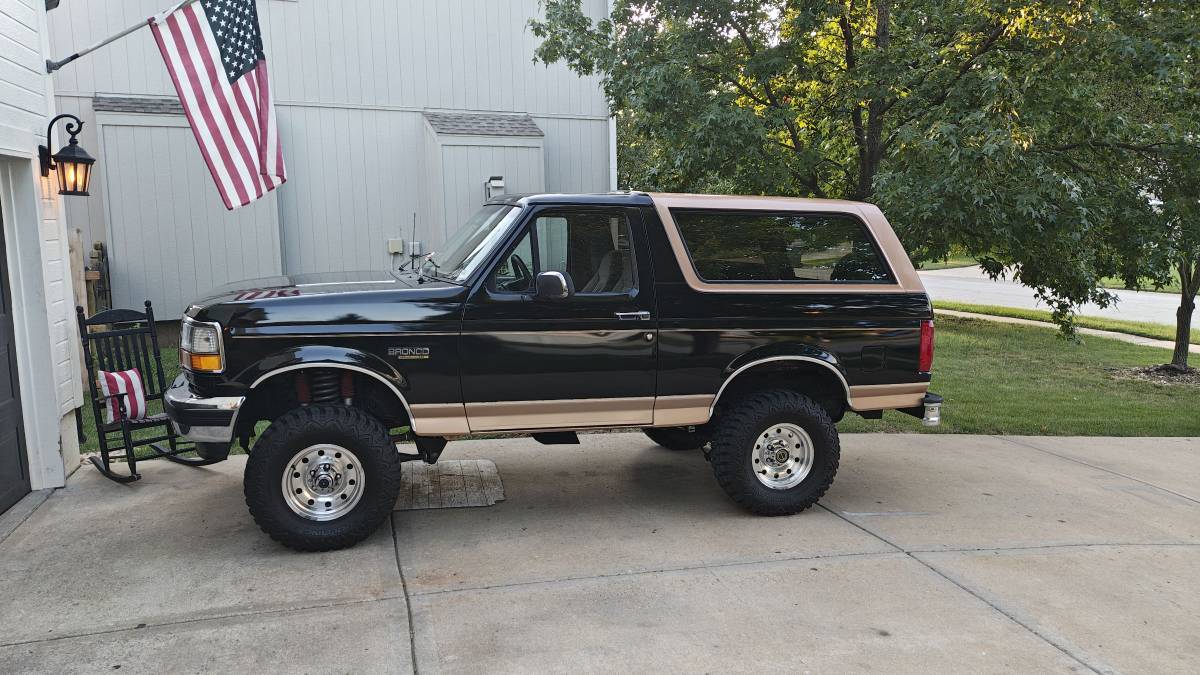 Ford-bronco-1995-black