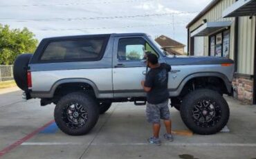 Ford-bronco-4x4-1980-grey-1