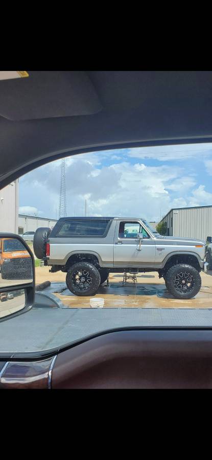 Ford-bronco-4x4-1980-grey-2