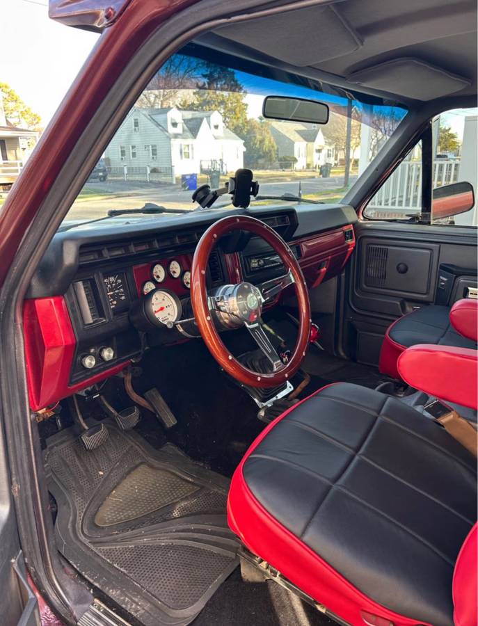 Ford-bronco-4x4-1981-custom-2