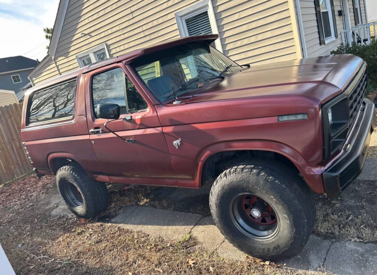 Ford-bronco-4x4-1981-custom