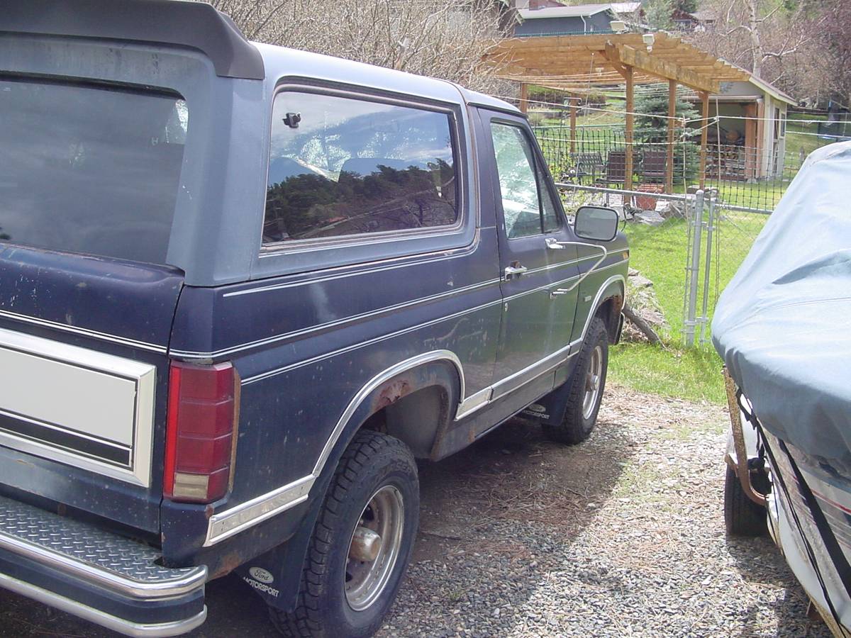 Ford-bronco-4x4-1984-blue-1
