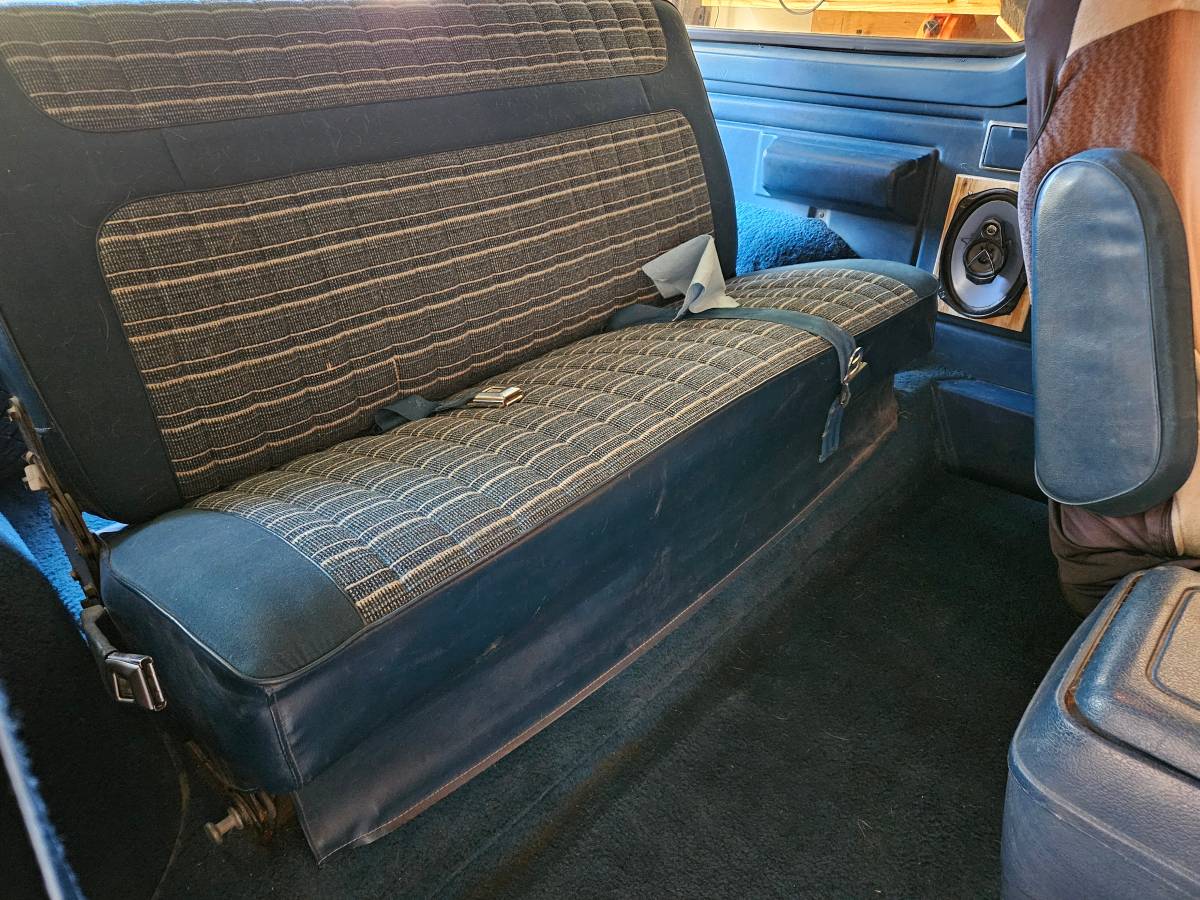 Ford-bronco-4x4-1984-blue-3