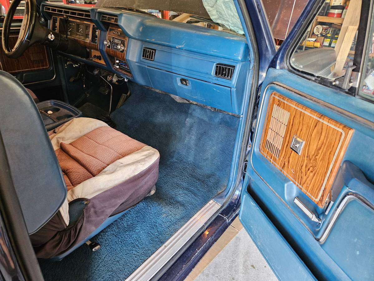 Ford-bronco-4x4-1984-blue-7