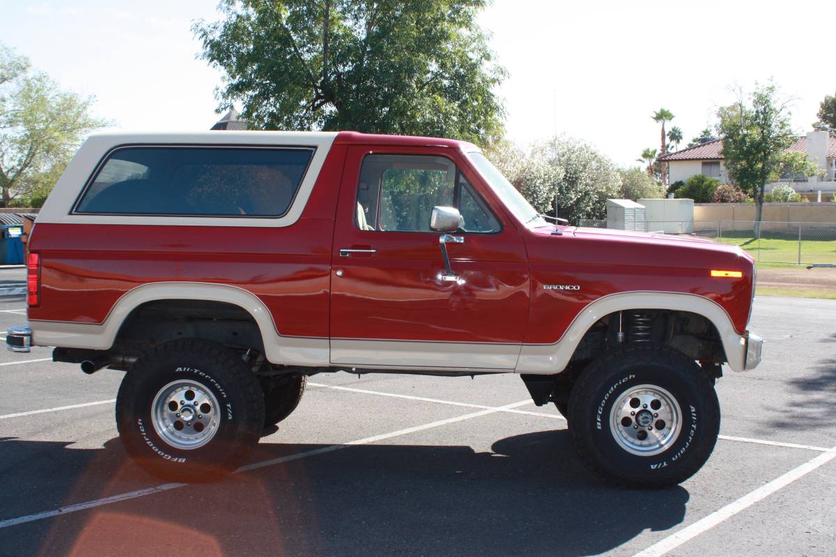 Ford-bronco-4x4-1985-red-1