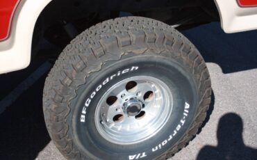 Ford-bronco-4x4-1985-red-13