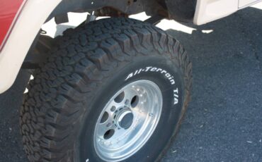 Ford-bronco-4x4-1985-red-14