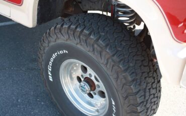Ford-bronco-4x4-1985-red-15