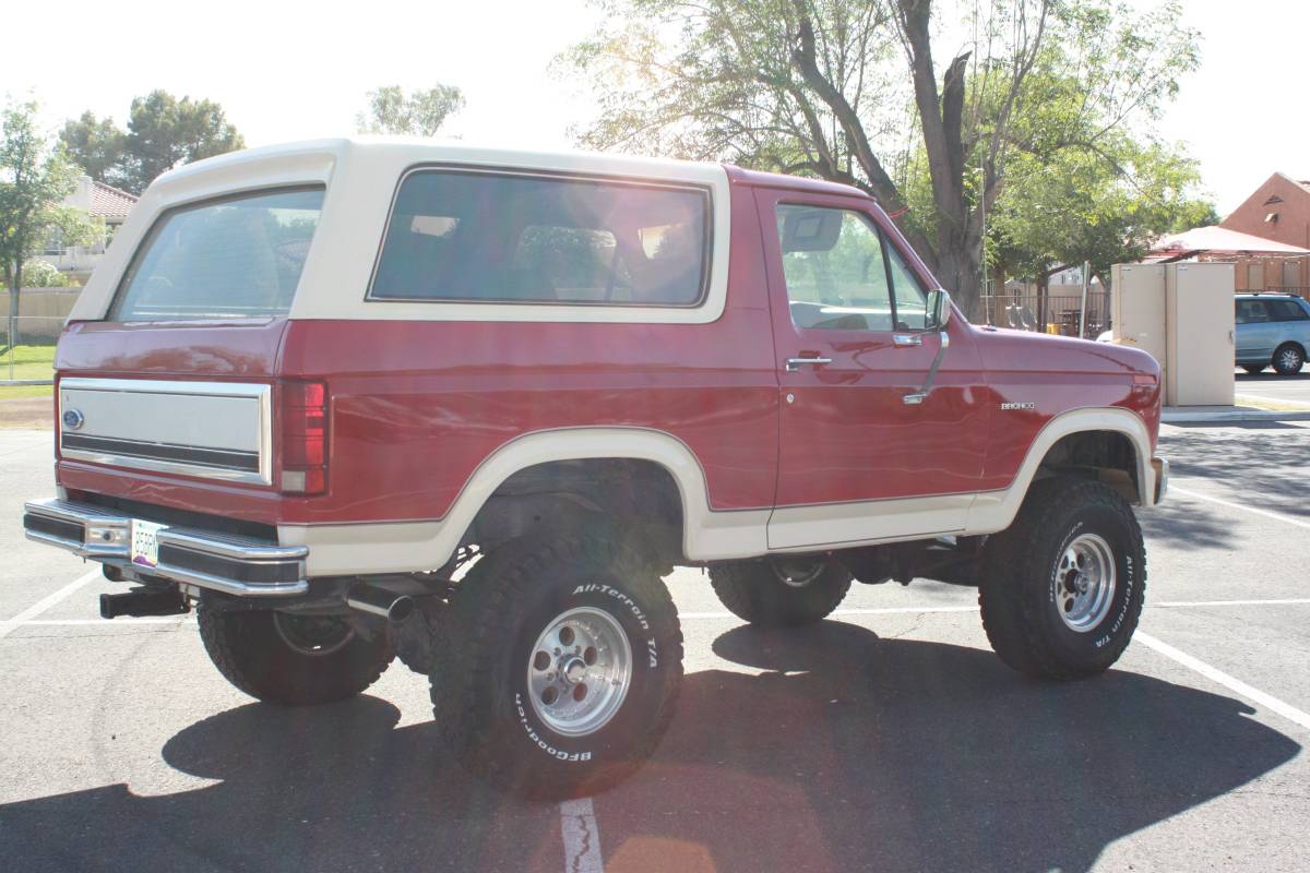 Ford-bronco-4x4-1985-red-2