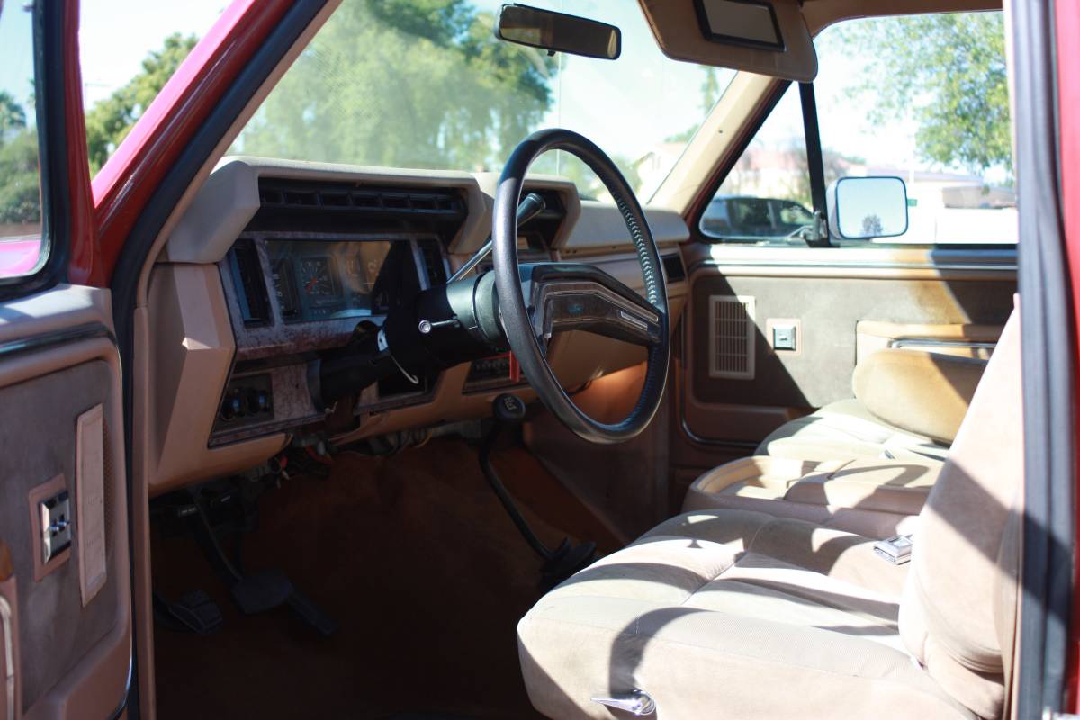 Ford-bronco-4x4-1985-red-4