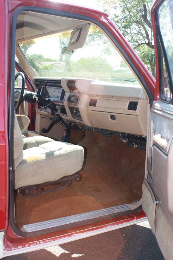 Ford-bronco-4x4-1985-red-5