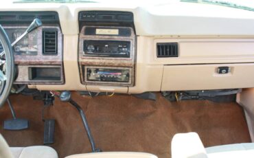 Ford-bronco-4x4-1985-red-8